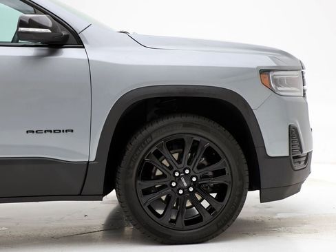 Used 2023 GMC Acadia SLE w/ Driver Convenience Package image 3