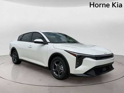 New 2026 Kia K4 FWD image 2