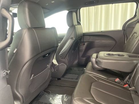 New 2026 Chrysler Pacifica Select image 40