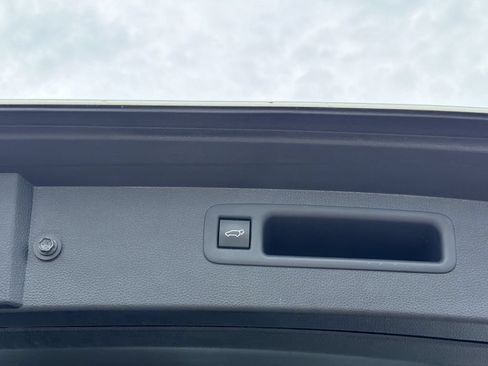 Used 2022 Toyota Highlander XLE FWD image 16