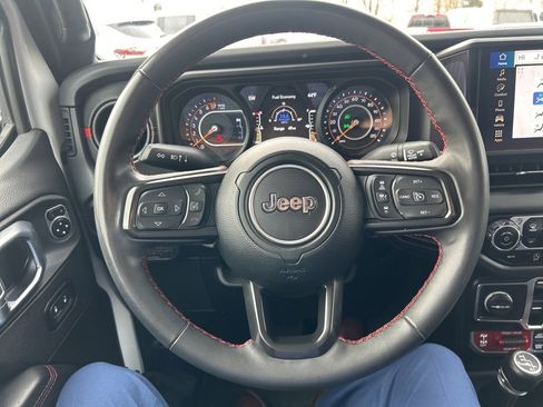 Certified 2024 Jeep Gladiator Rubicon w/ Convenience Group image 15