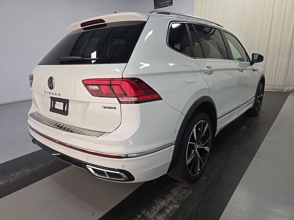 Used 2024 Volkswagen Tiguan SEL R-Line AWD/4WD image 4