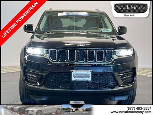 Used 2023 Jeep Grand Cherokee Laredo image 2