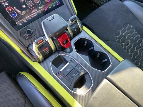 Used 2022 Lamborghini Urus image 35