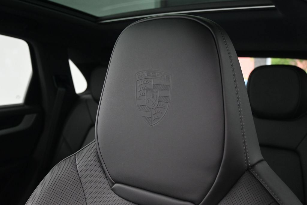 Certified 2026 Porsche Cayenne AWD/4WD image 16