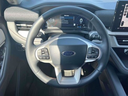 Used 2026 Ford Explorer Active AWD/4WD image 18