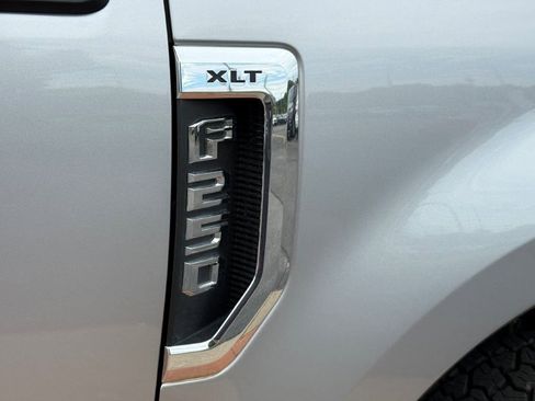 Used 2022 Ford F250 XLT w/ XLT Premium Package AWD/4WD image 9