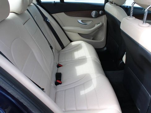 Used 2019 Mercedes-Benz C 300 4MATIC Sedan image 7