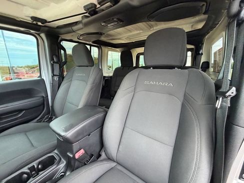 Used 2020 Jeep Wrangler Unlimited Sahara AWD/4WD image 13