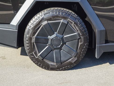 Used 2024 Tesla Cybertruck AWD Crew Cab image 12