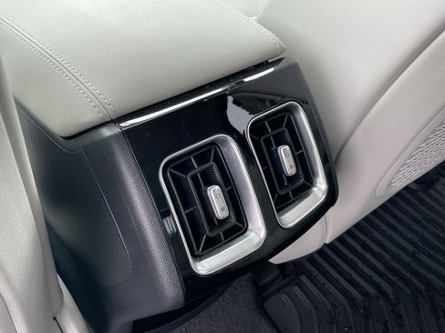 Certified 2025 Kia Sorento SX image 25