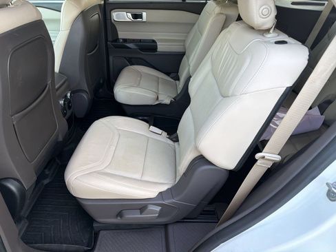 Certified 2020 Ford Explorer Platinum w/ Premium Technology Package AWD/4WD image 24