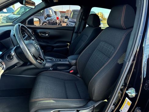 Used 2023 Honda HR-V Sport image 11