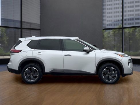 Used 2025 Nissan Rogue SV AWD/4WD image 4