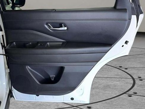 Used 2024 Nissan Pathfinder Platinum image 25