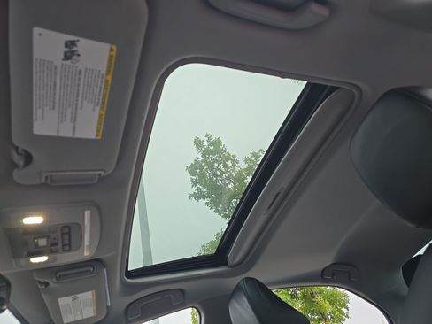 Used 2020 Toyota Camry XLE w/ Sunroof Package FWD image 29