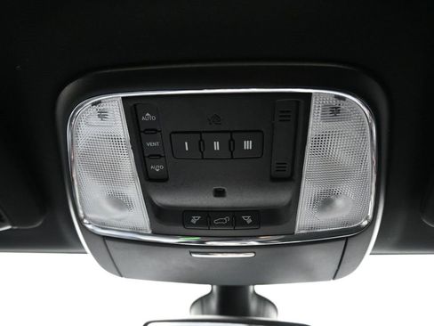 Used 2017 Jeep Grand Cherokee Altitude image 24