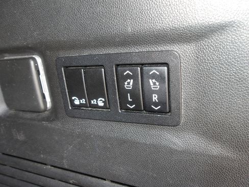 Used 2021 Chevrolet Tahoe Premier w/ Premium Package image 10