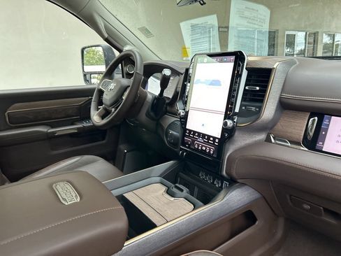 Used 2025 RAM 2500 Limited AWD/4WD image 28