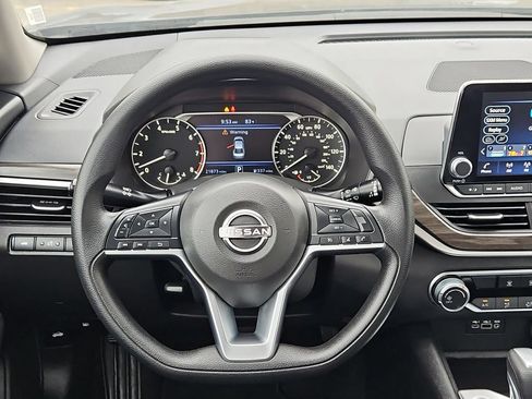 Used 2025 Nissan Altima 2.5 SV FWD image 23