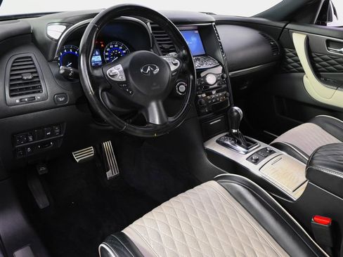 Used 2017 INFINITI QX70 AWD w/ Limited Package image 10