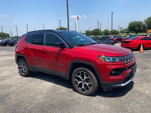 Used 2025 Jeep Compass Limited AWD/4WD image 3
