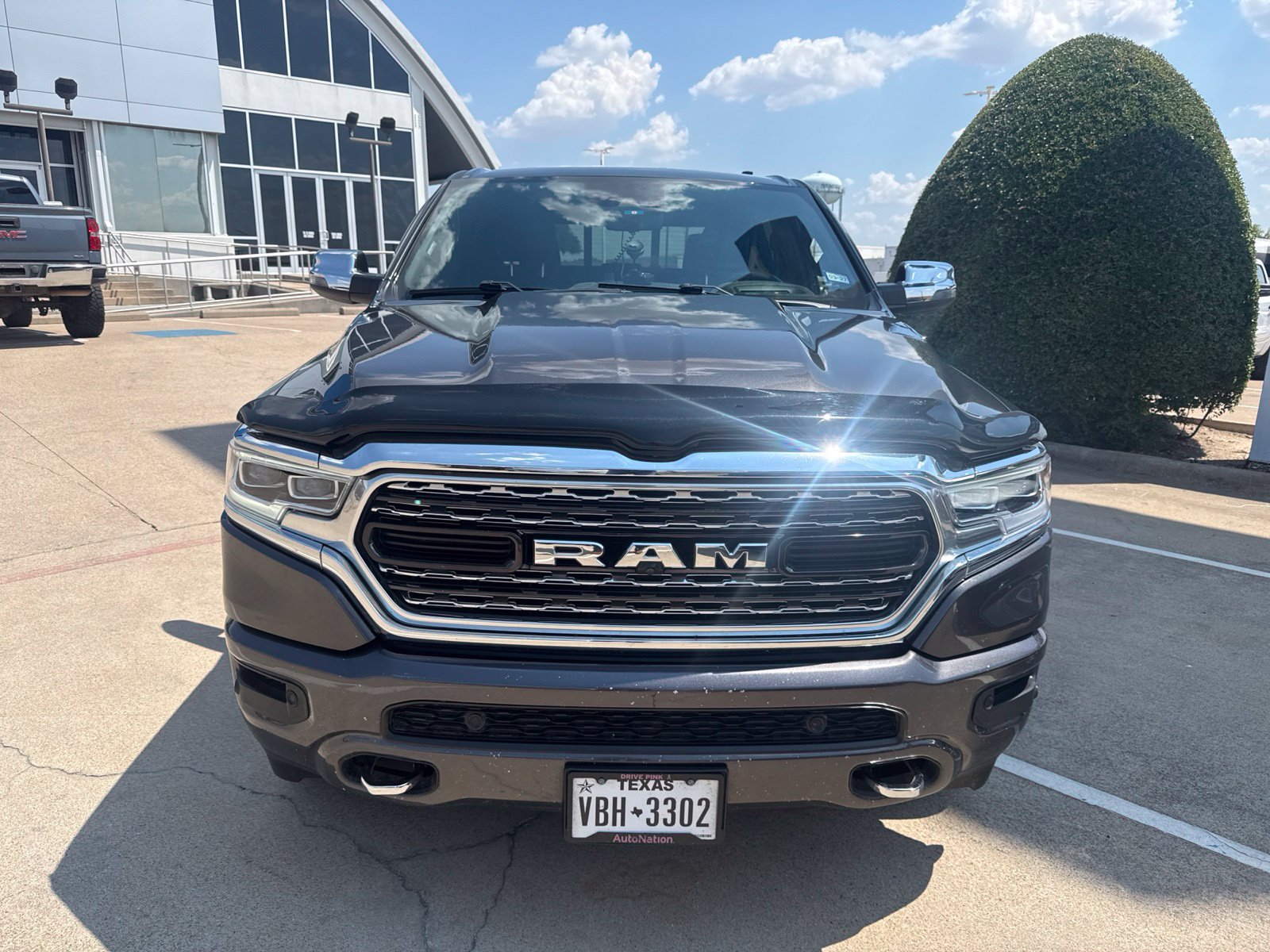 Used 2024 RAM 1500 Limited AWD/4WD image 2