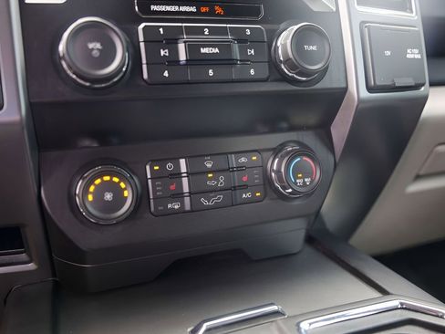 Used 2020 Ford F150 XLT w/ Equipment Group 302A Luxury AWD/4WD image 22