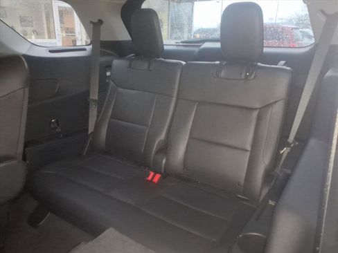 Certified 2022 Ford Explorer XLT w/ Equipment Group 202A image 10