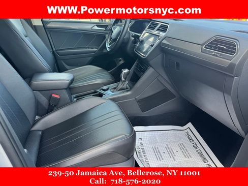 Used 2022 Volkswagen Tiguan SE w/ Panoramic Sunroof Package image 32