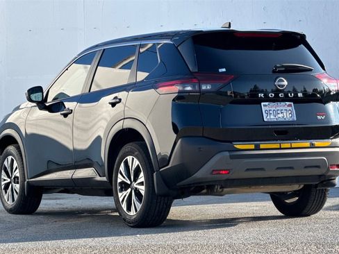 Used 2023 Nissan Rogue SV image 6