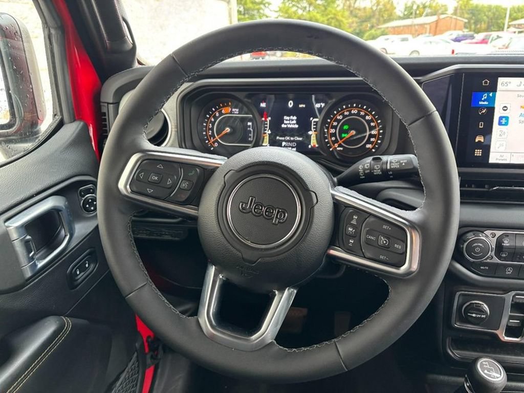 Used 2026 Jeep Wrangler Unlimited Sahara AWD/4WD image 16