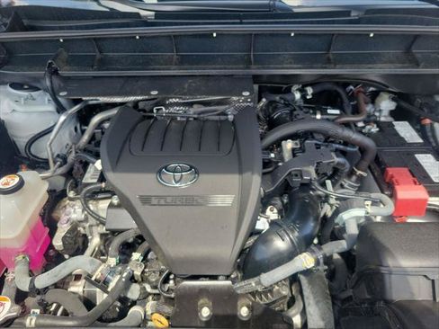 Certified 2024 Toyota Highlander XLE FWD image 33