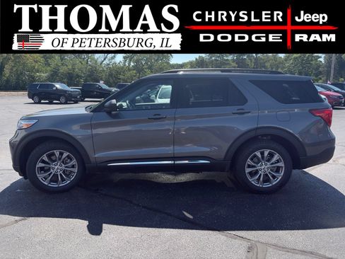 Used 2022 Ford Explorer XLT w/ Equipment Group 202A AWD/4WD image 4