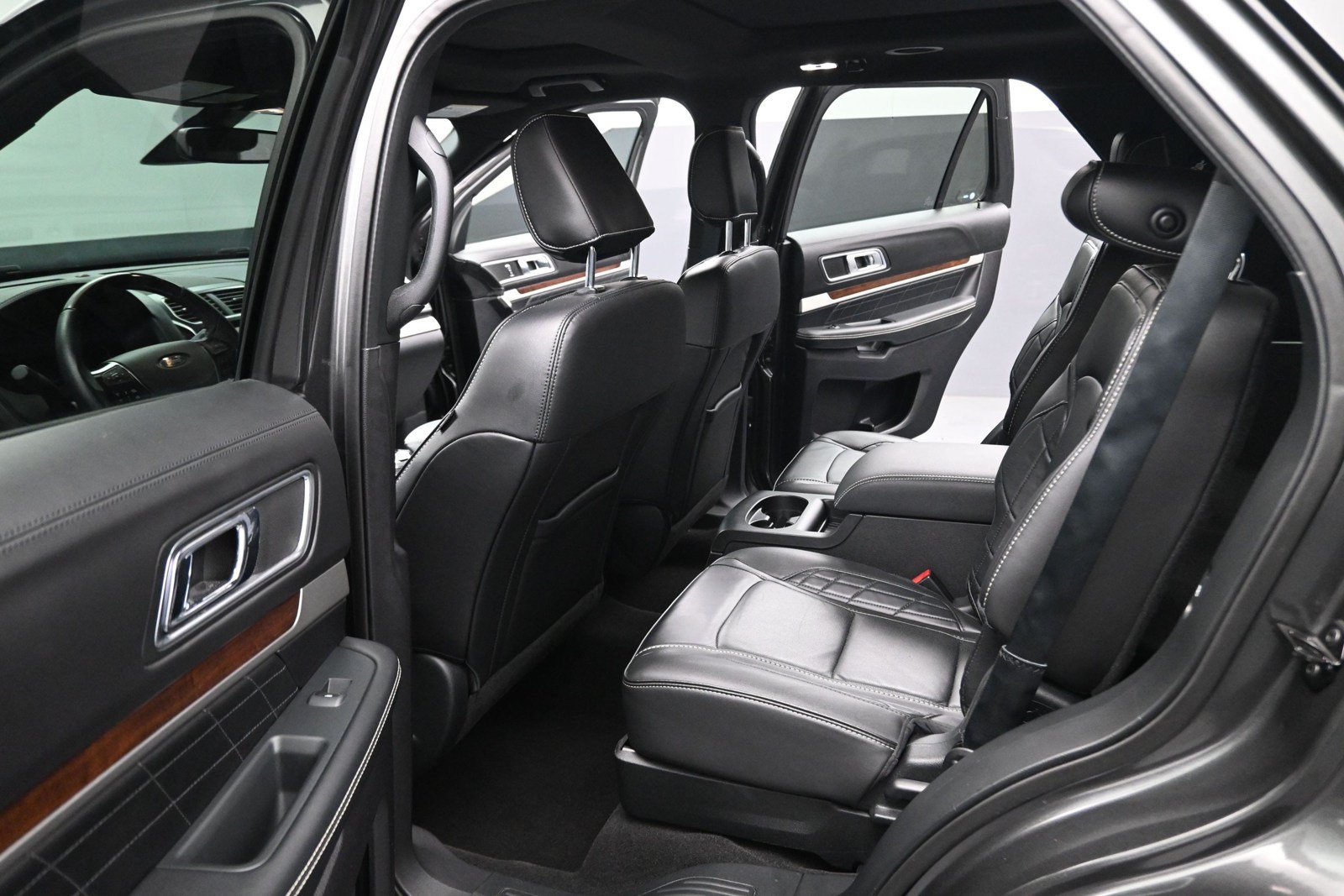 Used 2018 Ford Explorer Platinum AWD/4WD image 17