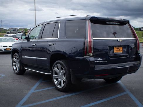 Used 2018 Cadillac Escalade Luxury AWD/4WD image 28