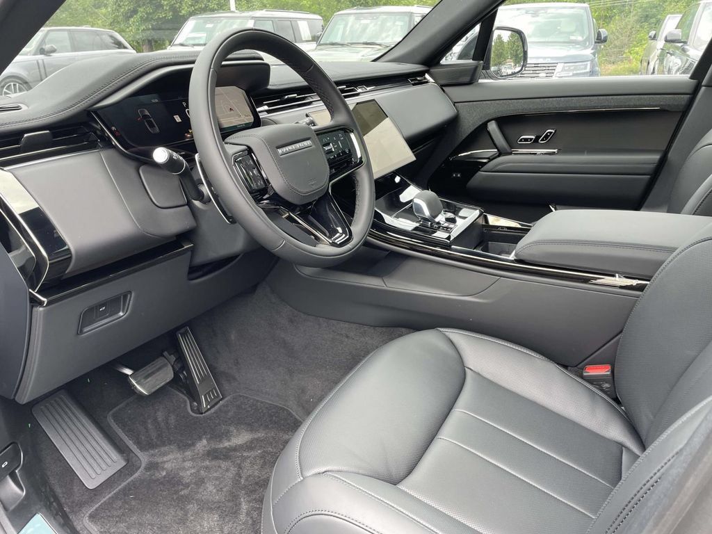 New 2026 Land Rover Range Rover Sport Dynamic SE AWD/4WD image 13