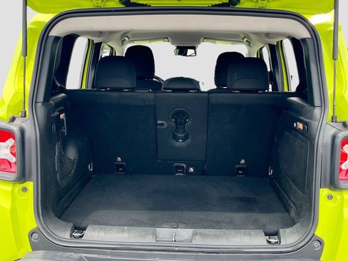 Used 2017 Jeep Renegade Latitude w/ Popular Equipment Group FWD image 24