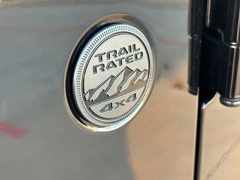 Used 2025 Jeep Gladiator Sport image 6