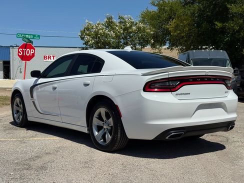 Used 2016 Dodge Charger SXT w/ Navigation & Travel Group RWD image 4