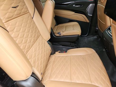 Certified 2023 Cadillac Escalade Premium Luxury w/ LPO, Radiant Package AWD/4WD image 23