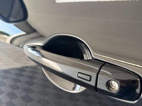 Certified 2023 Nissan Rogue SV FWD image 2