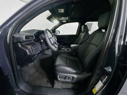 Used 2026 Toyota 4Runner TRD Off-Road Premium AWD/4WD image 13