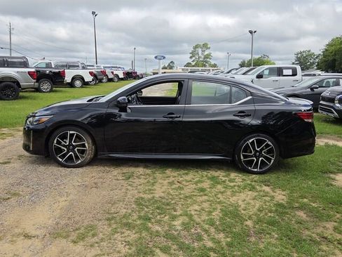 Used 2024 Nissan Sentra SR w/ SR Premium Package FWD image 5