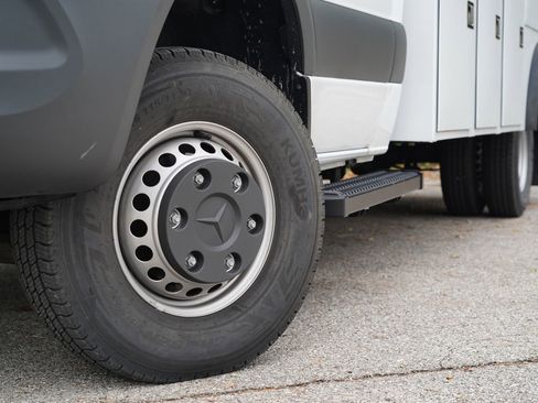 Used 2023 Mercedes-Benz Sprinter 3500 image 11