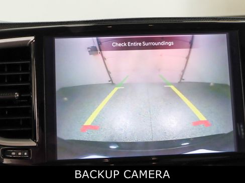 Used 2023 Chrysler Pacifica Touring-L FWD image 18