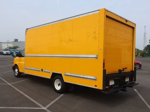Used 2021 GMC Savana 3500 Extended w/ Power Convenience Package RWD image 5