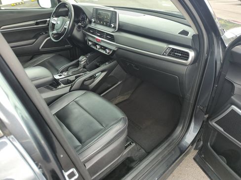 Used 2021 Kia Telluride S FWD image 38
