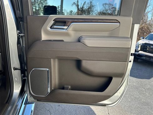 Used 2025 GMC Sierra 2500 SLT w/ SLT Premium Package image 17