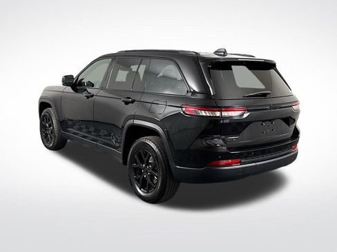 New 2025 Jeep Grand Cherokee Altitude image 5